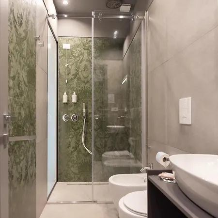 Three Toledo נאפולי