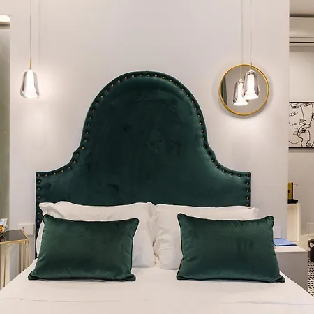Guest house Three Toledo 4*