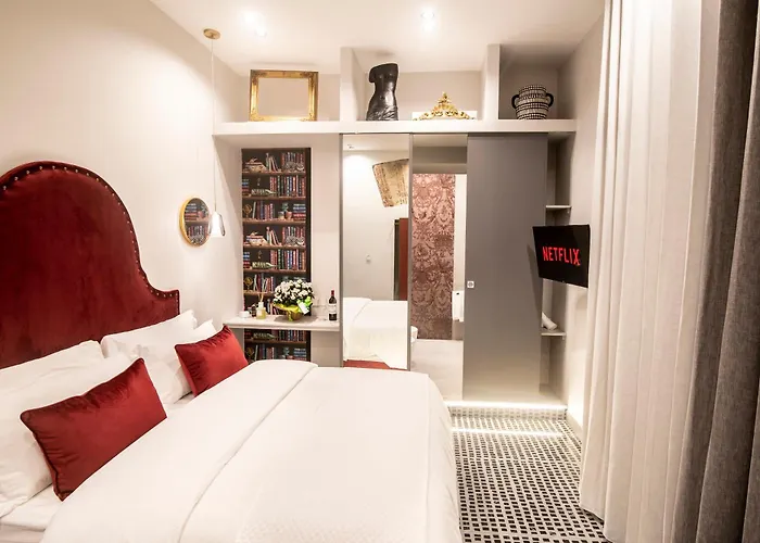 Guest house Three Toledo 4*