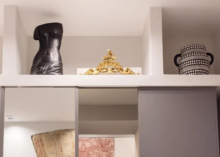 Konukevi Three Toledo Napoli