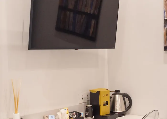 Guest house Three Toledo 4*