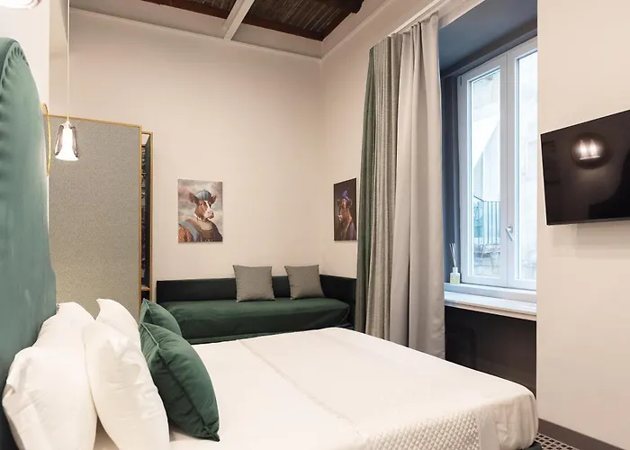 Konukevi Three Toledo Napoli