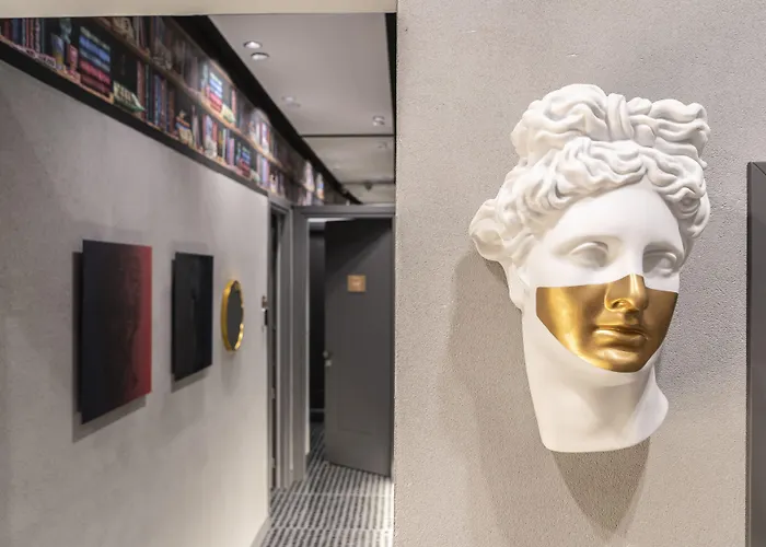 Three Toledo Konukevi