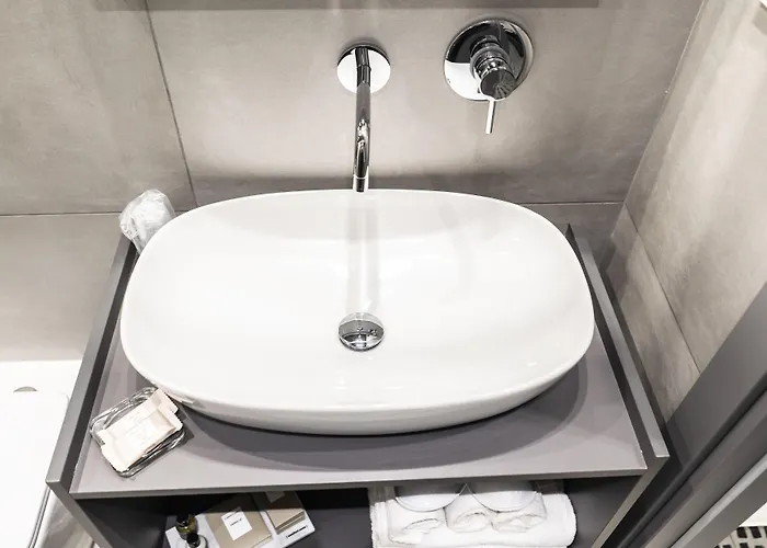 Guest house Three Toledo 4*