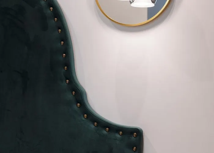 Three Toledo בית הארחה